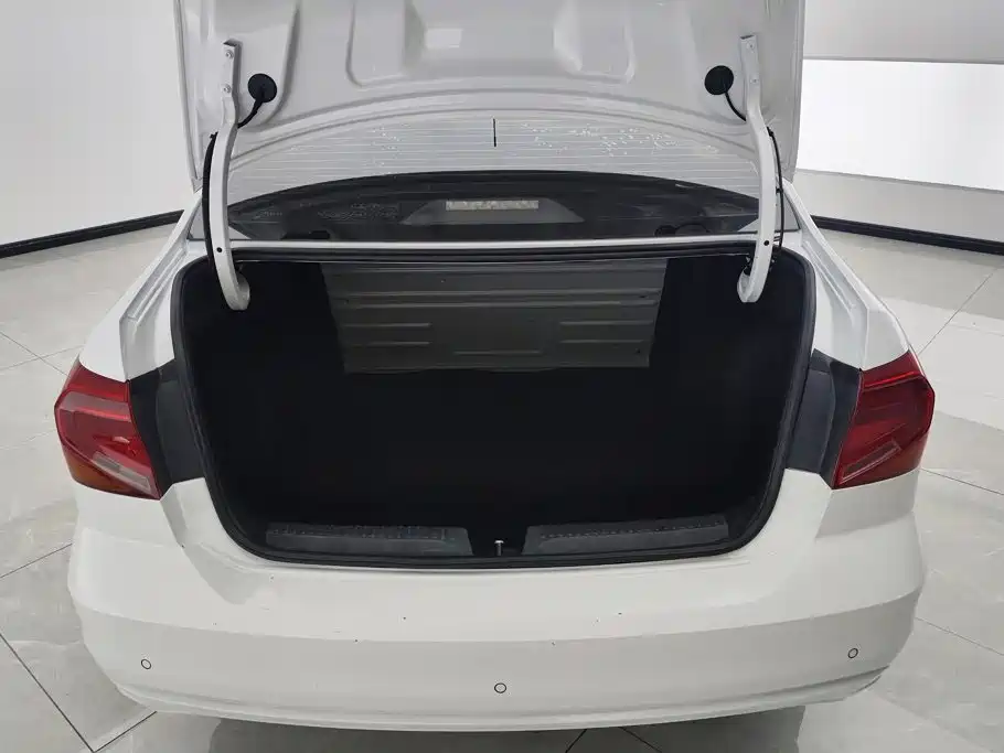 Volkswagen Jetta — миниатюра 4