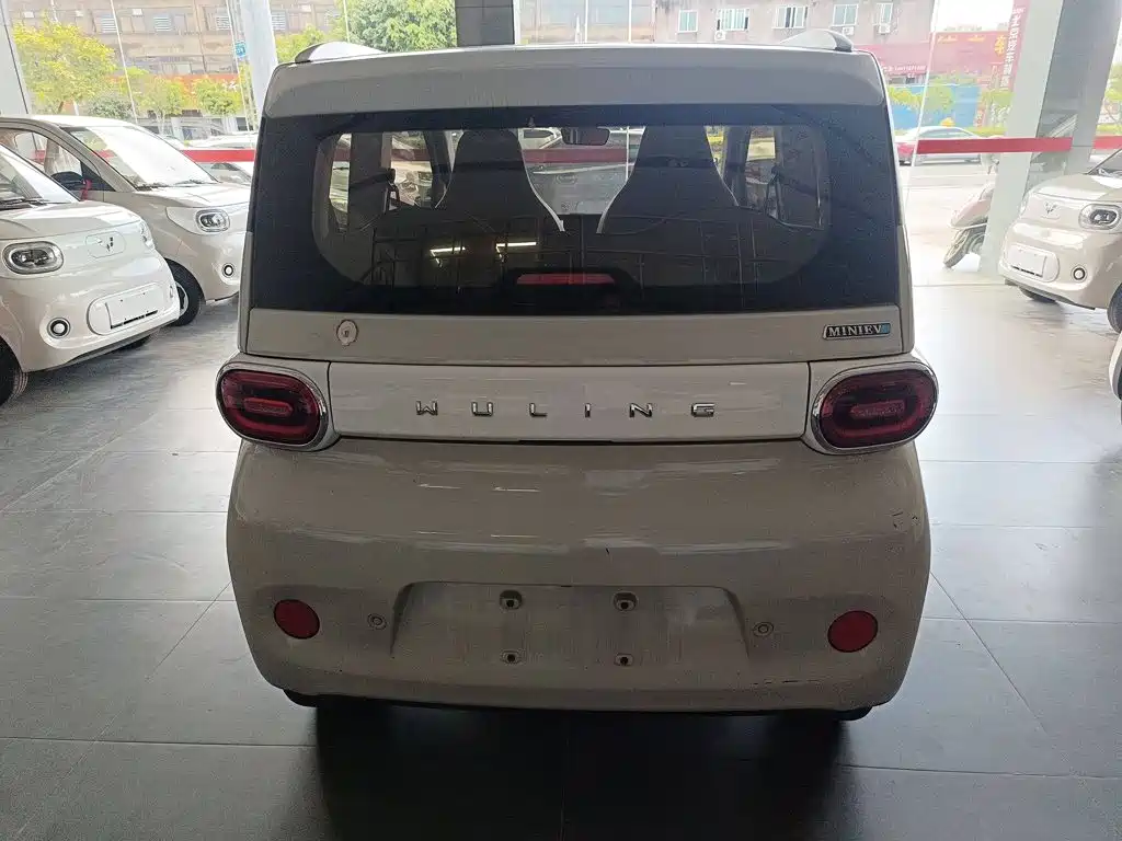 Wuling MINIEV — миниатюра 6