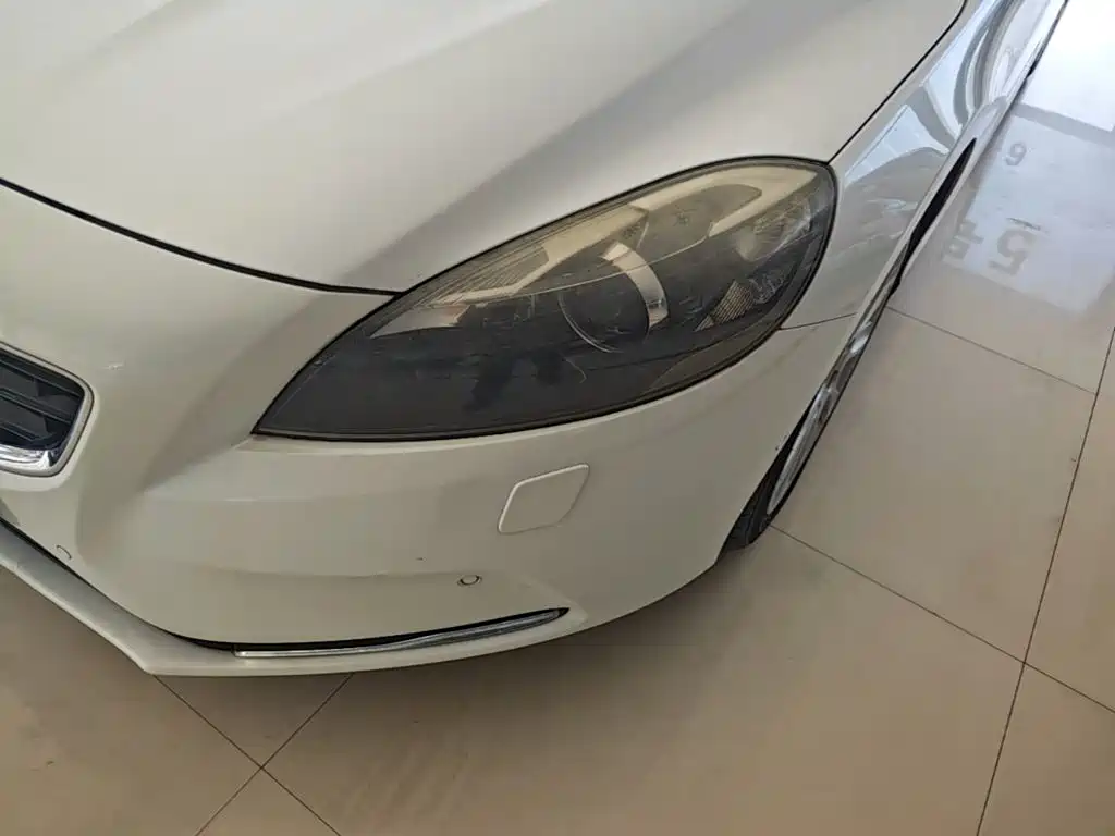 Volvo V40 — миниатюра 24