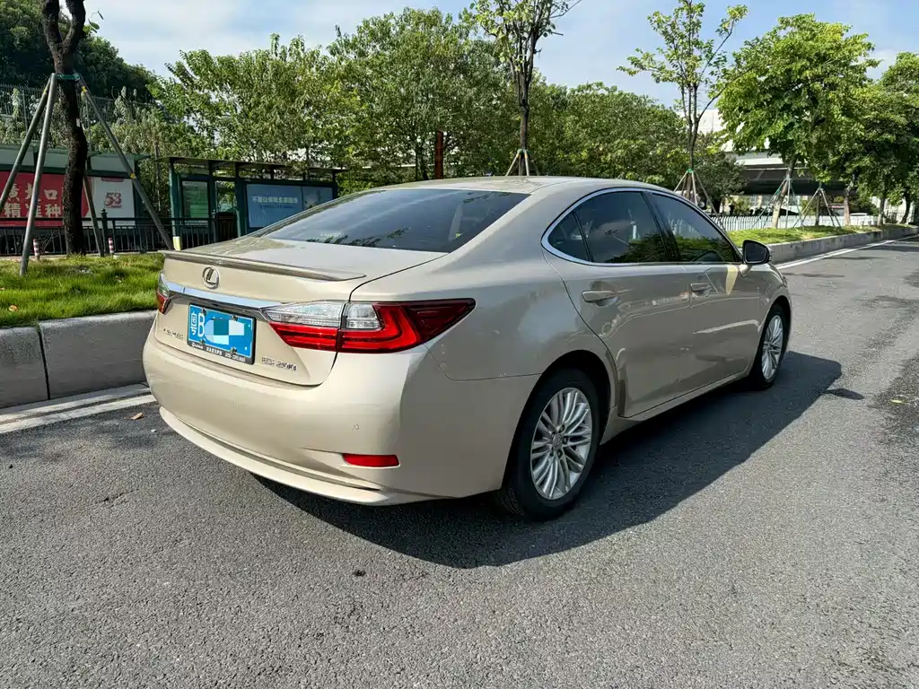 Lexus ES — миниатюра 4
