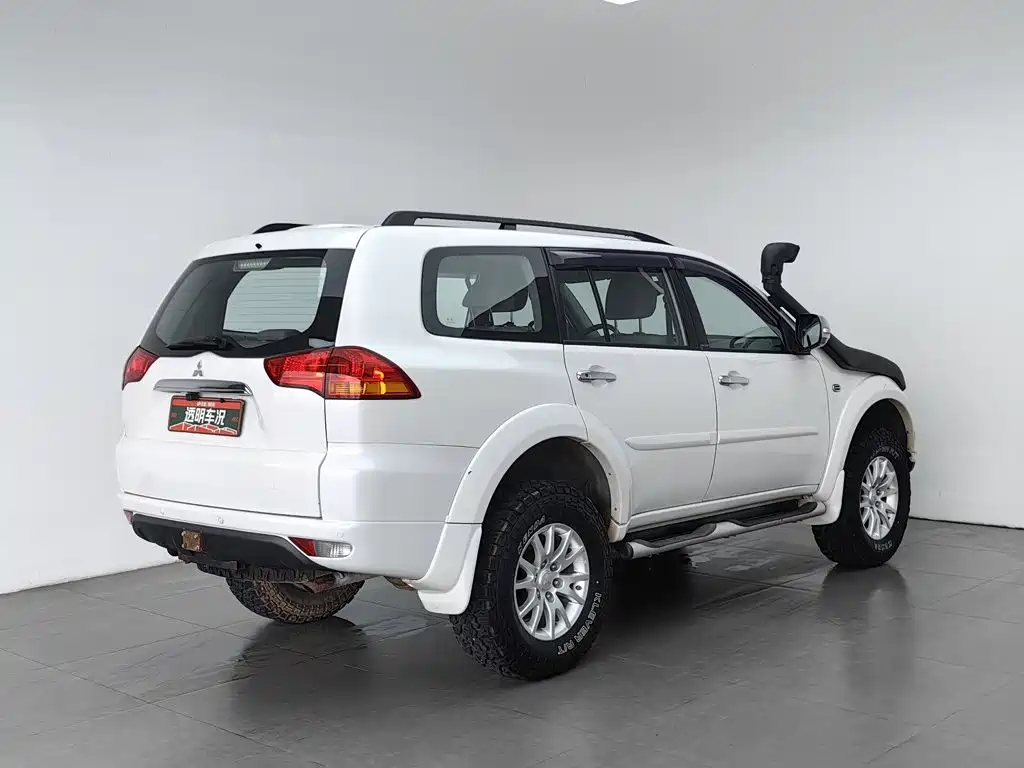 Mitsubishi Pajero Sport — миниатюра 2