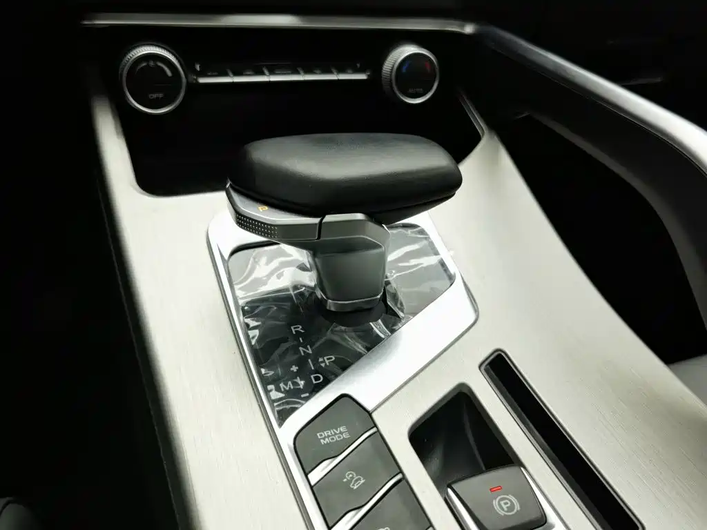 Geely Binyue — миниатюра 13