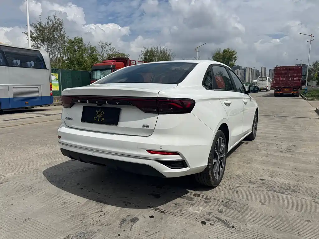 Geely Emgrand — миниатюра 10