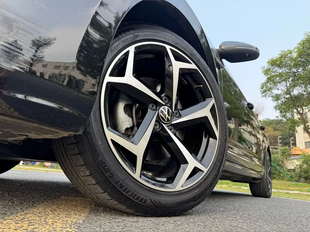 Volkswagen Passat 2024 380TSI Luxury