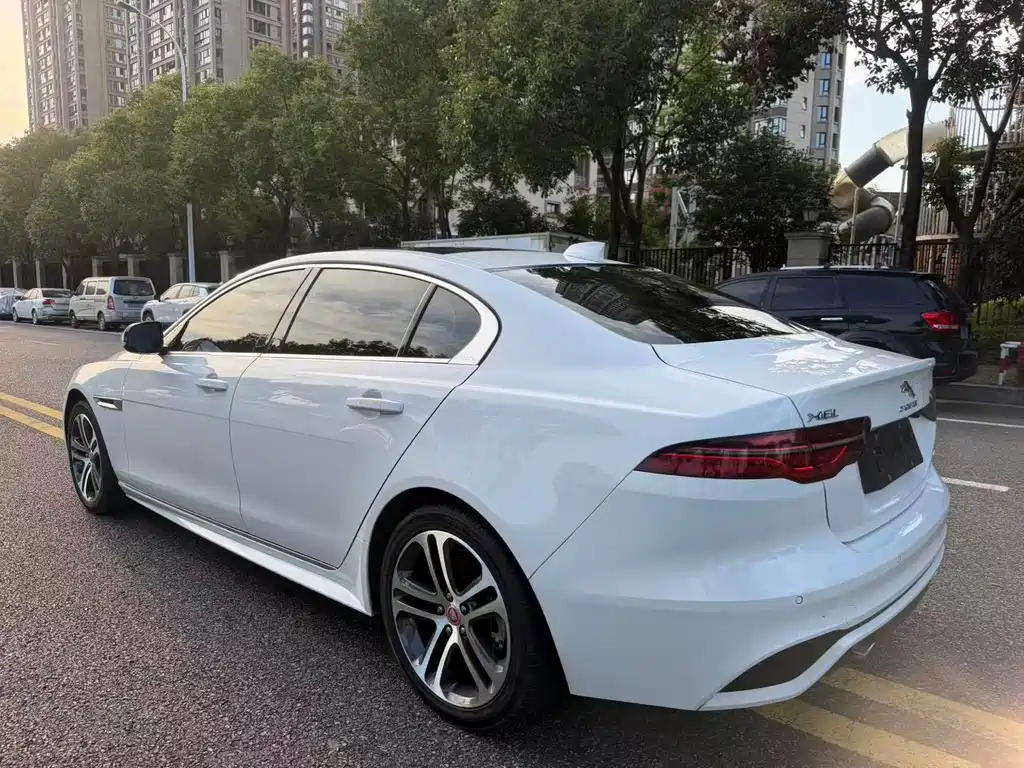 Jaguar XEL — миниатюра 6