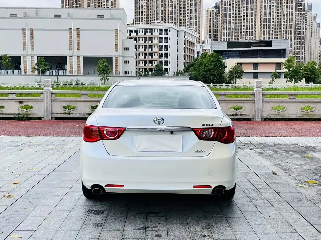 Toyota Reiz — миниатюра 8