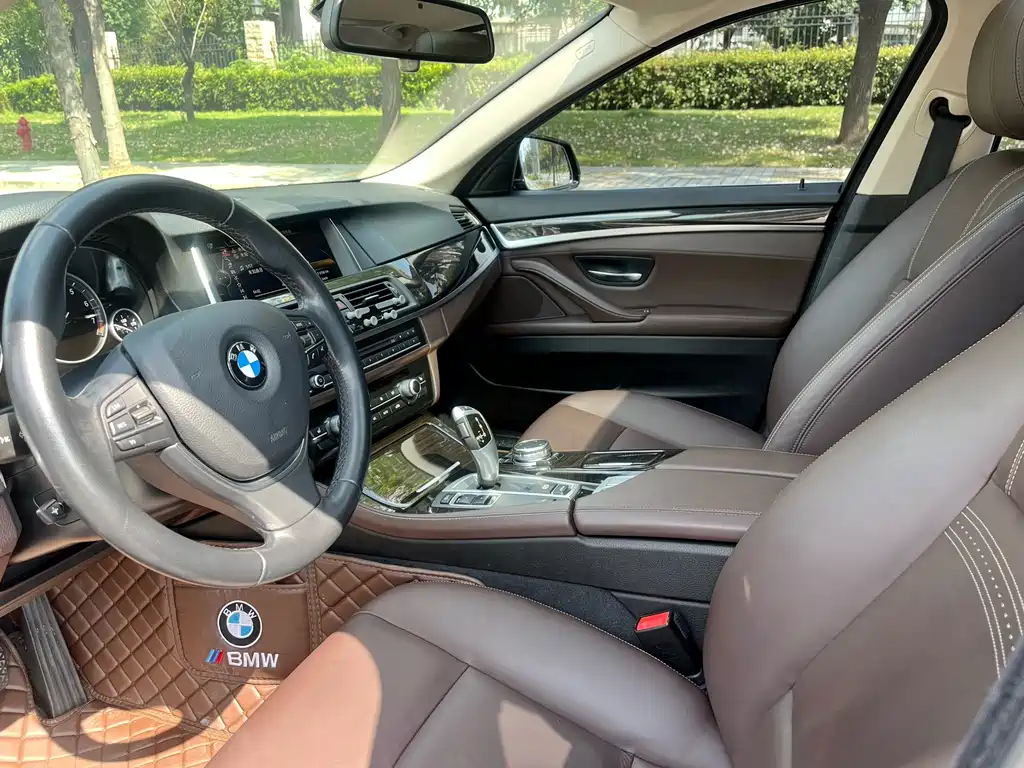BMW 5 Series — миниатюра 12