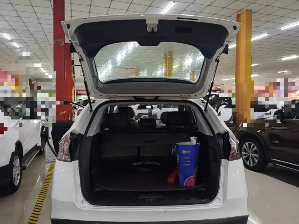 Luxgen U6 — миниатюра 19