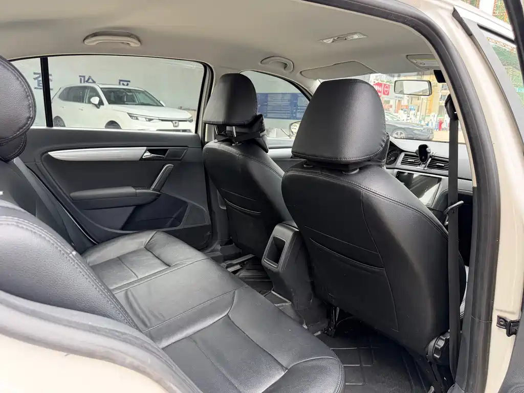 Volkswagen Lavida — миниатюра 4