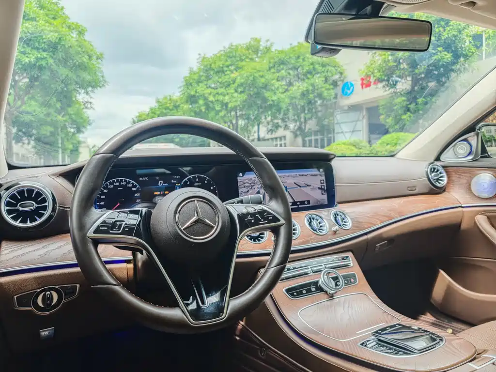 Mercedes-Benz E-Class — миниатюра 9
