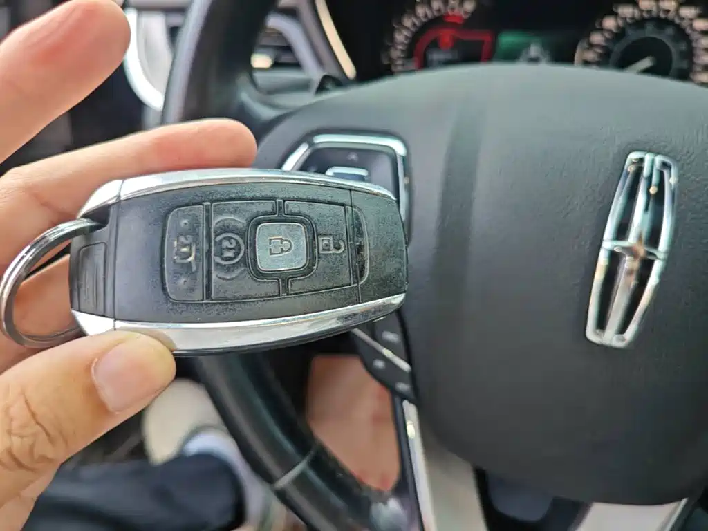Lincoln MKC — миниатюра 17