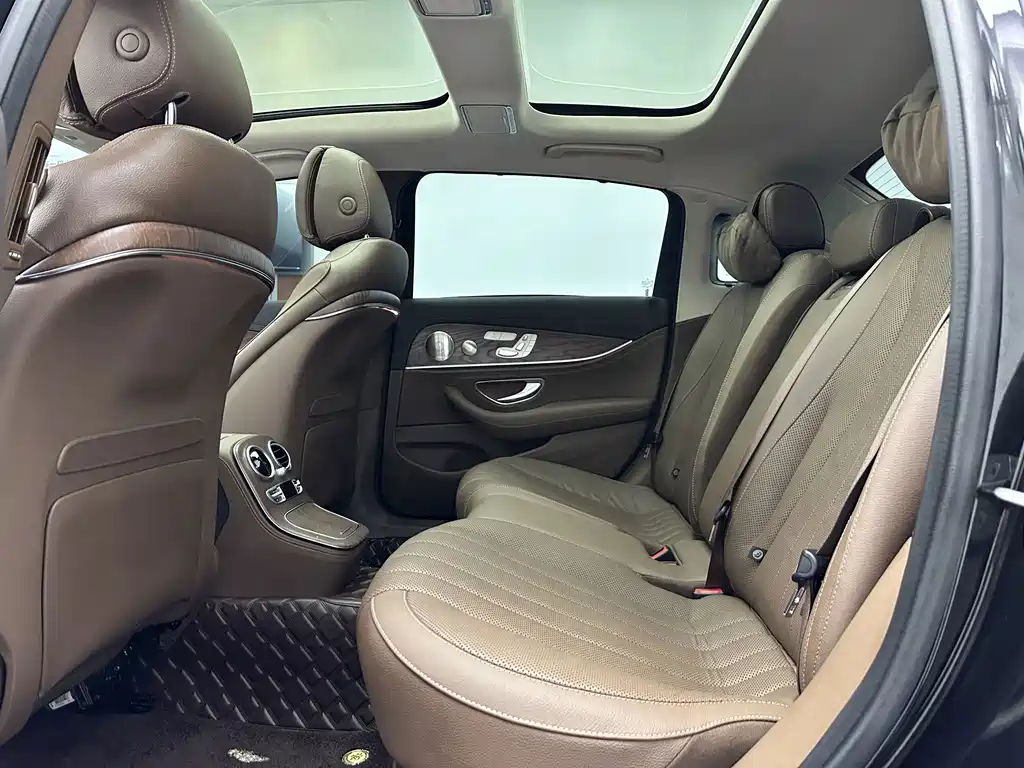 Mercedes-Benz E-Class — миниатюра 10