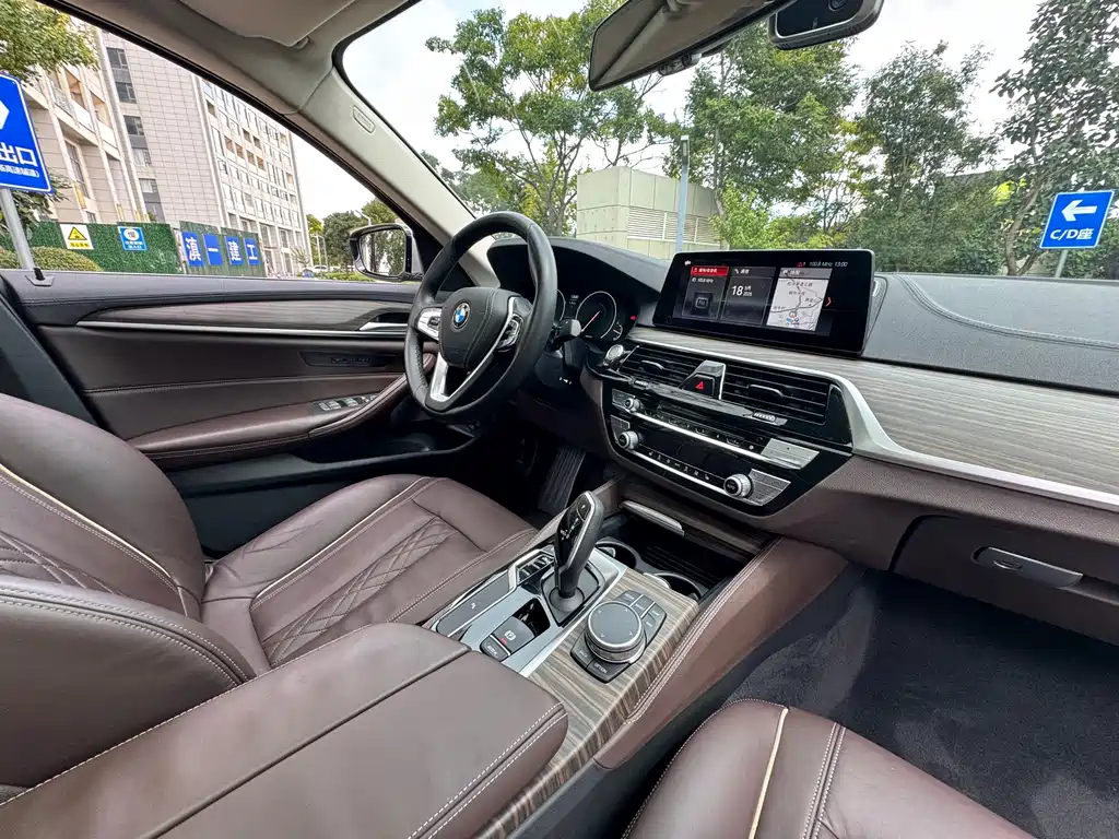 BMW 5 Series — миниатюра 26