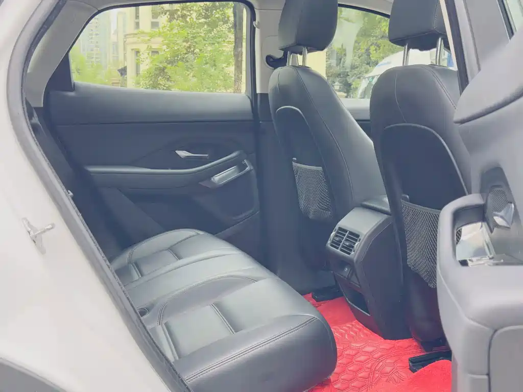 Jaguar E-PACE — миниатюра 11