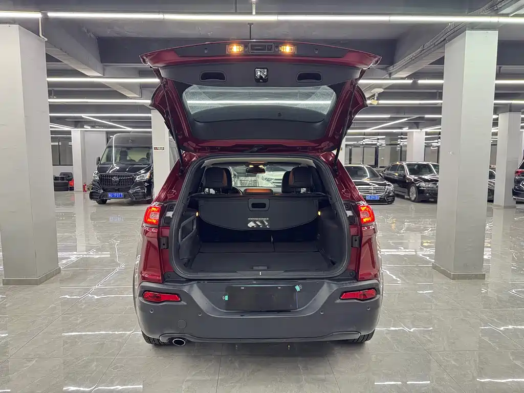 Jeep Cherokee — миниатюра 5