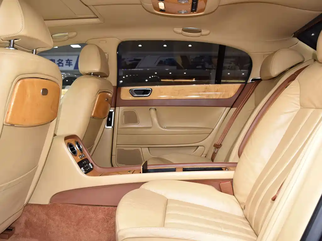 Bentley Flying Spur — миниатюра 10