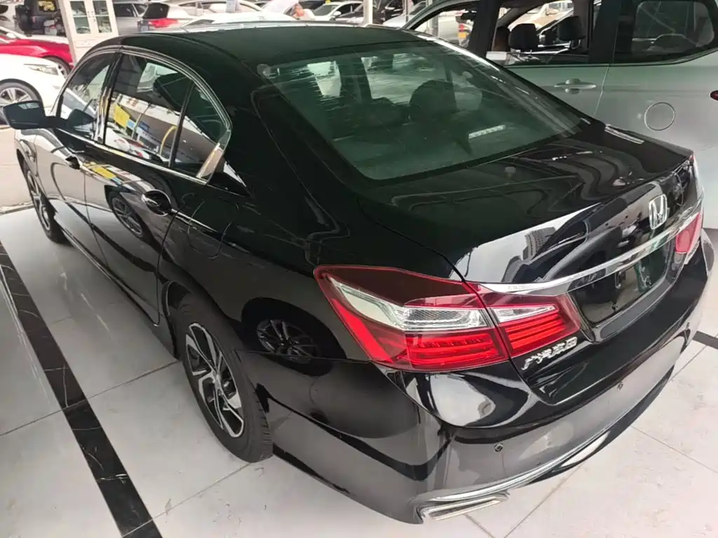 Honda Accord — миниатюра 5