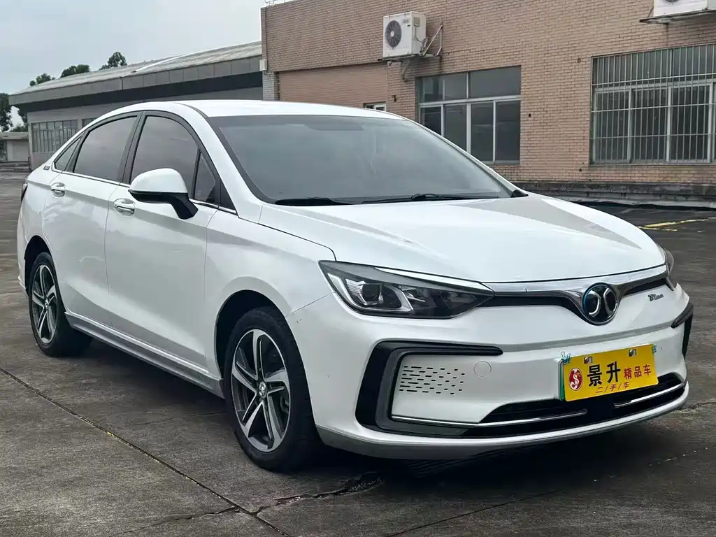 BAIC EU5 — миниатюра 3