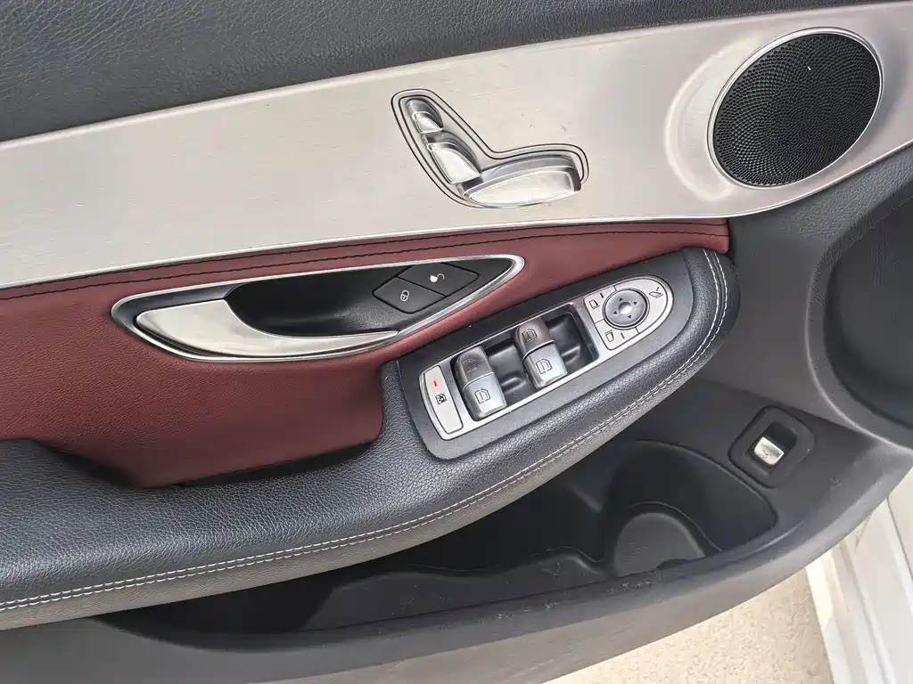 Mercedes-Benz C-Class — миниатюра 8