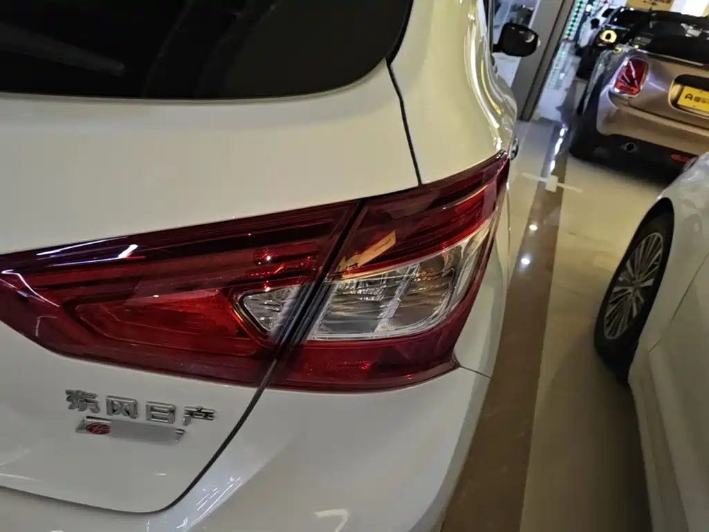 Nissan Tiida — миниатюра 8