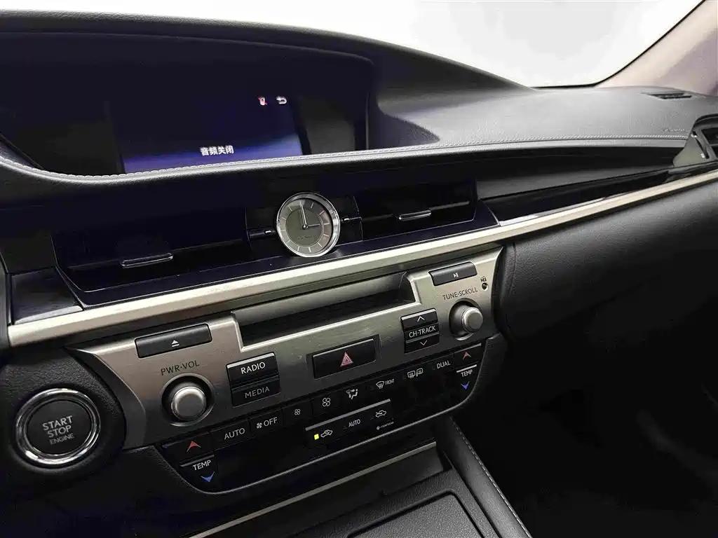 Lexus ES — миниатюра 14