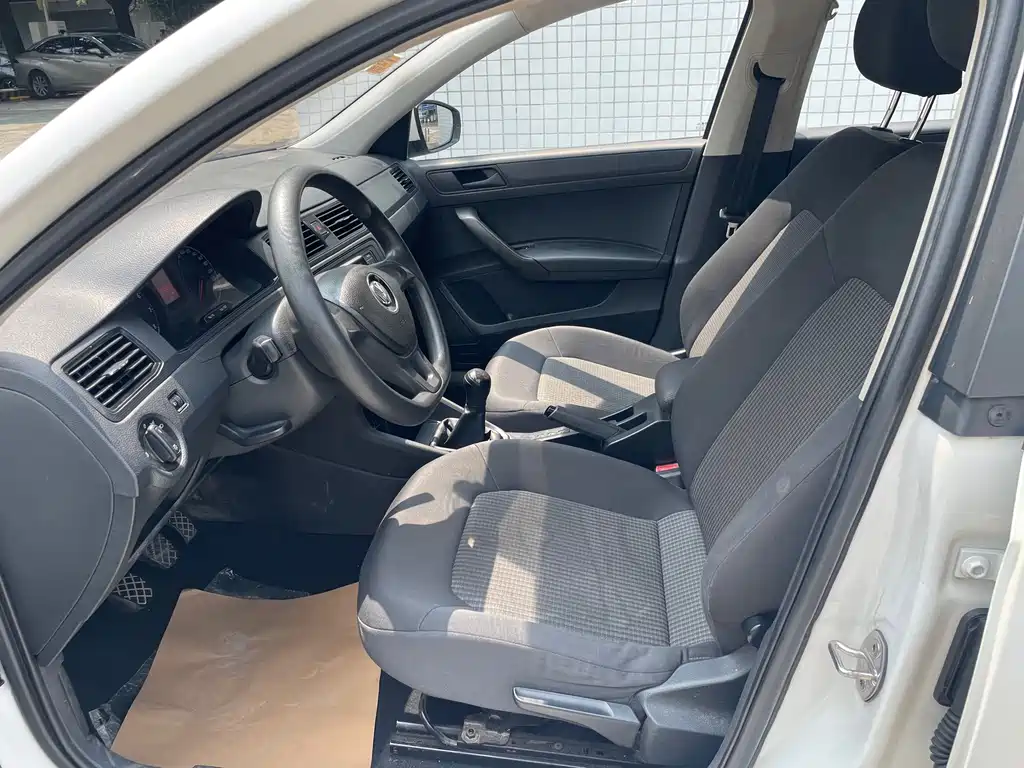 Volkswagen Santana — миниатюра 10