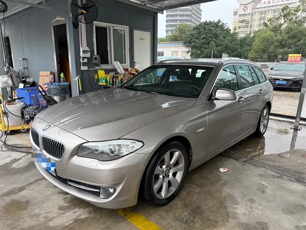 BMW 5 Series (Import) 2012
