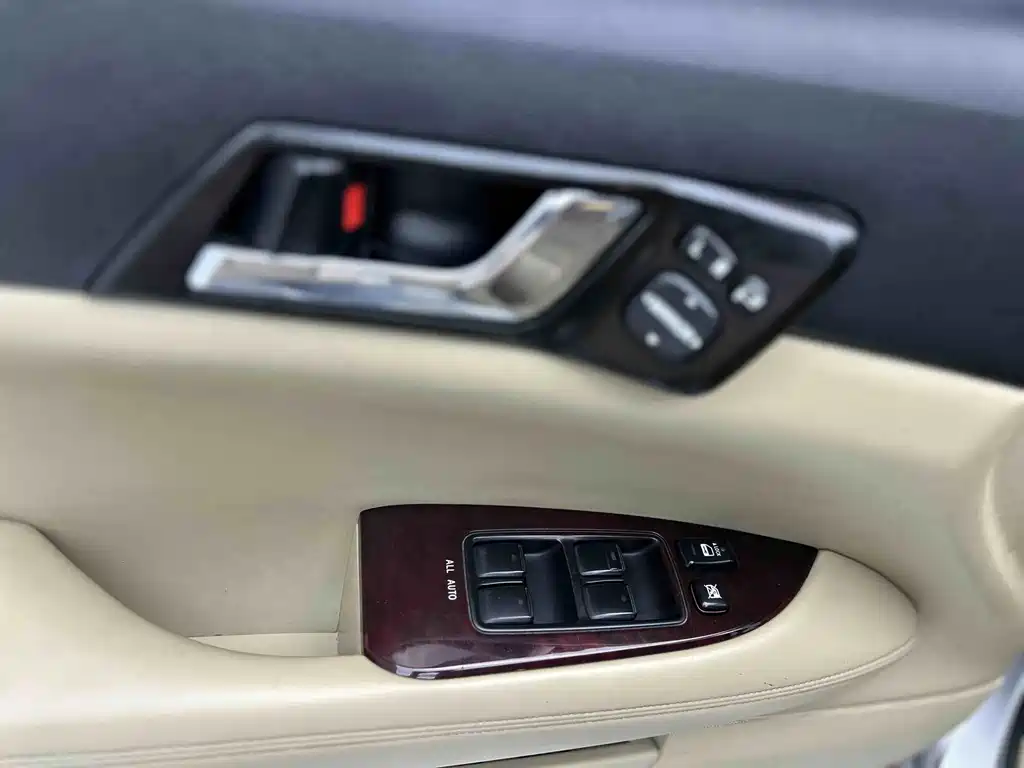 Toyota Reiz — миниатюра 5