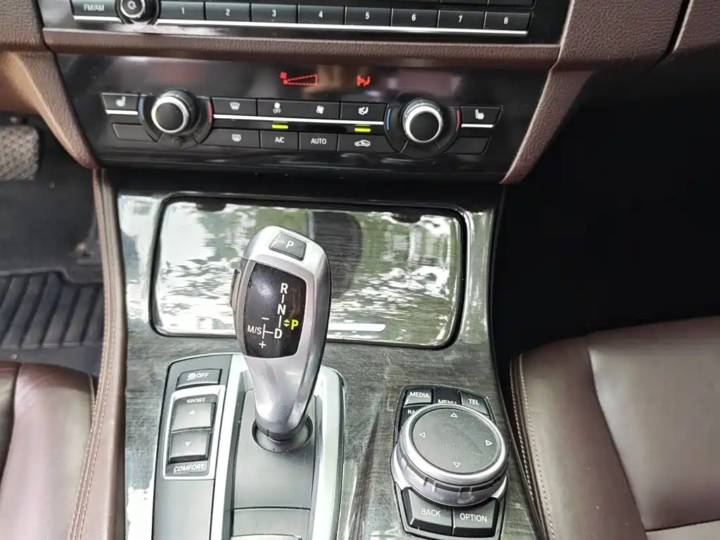 BMW 5 Series — миниатюра 14
