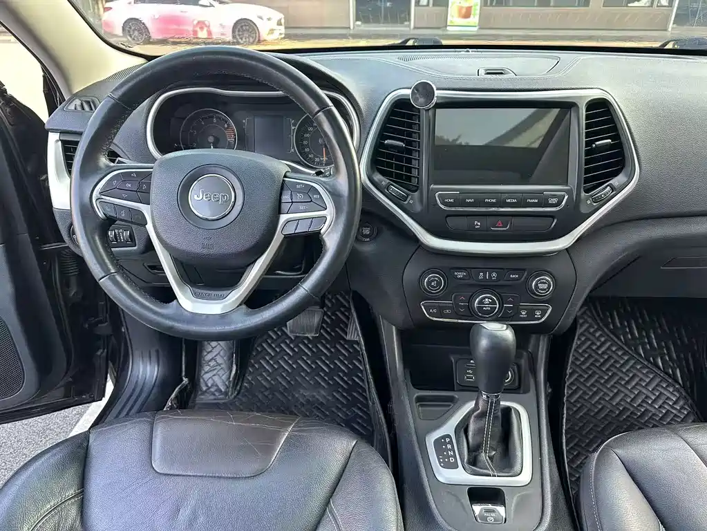 Jeep Cherokee — миниатюра 11