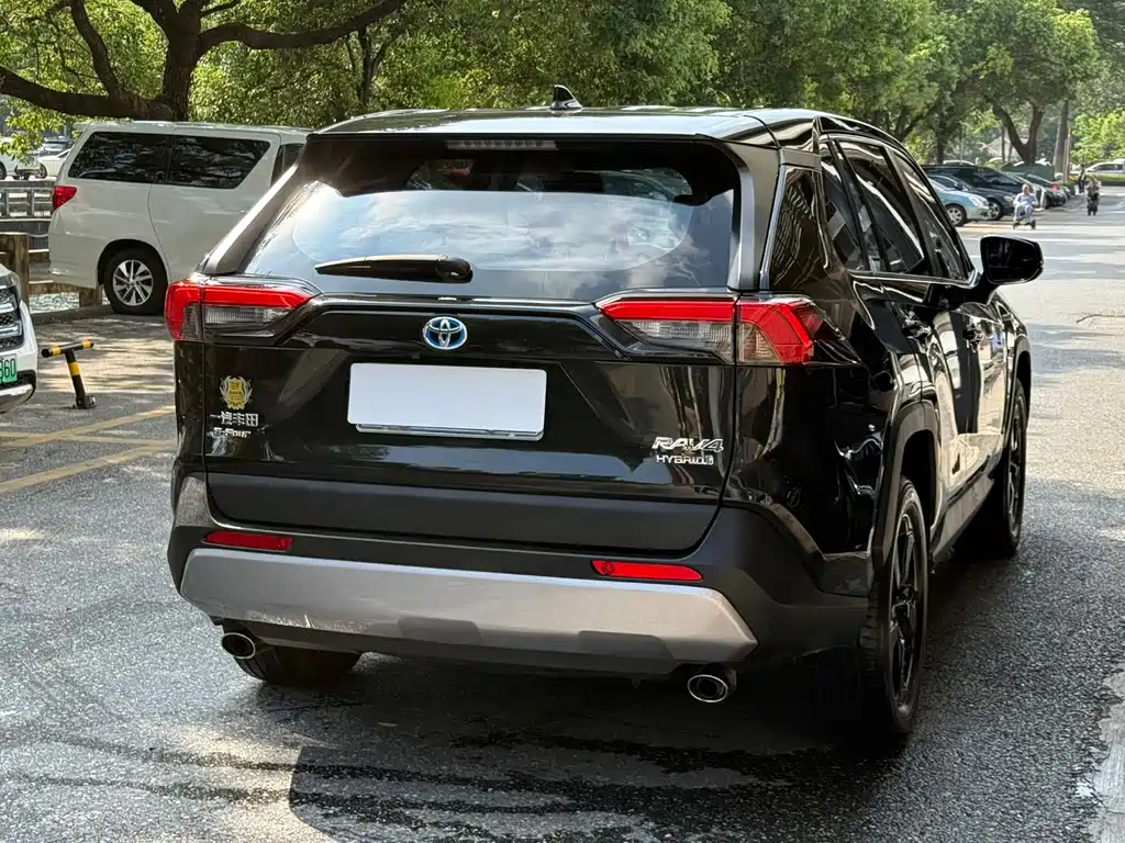 Toyota RAV4 — миниатюра 7
