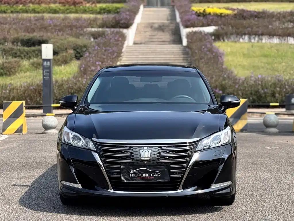 Toyota Crown — миниатюра 2