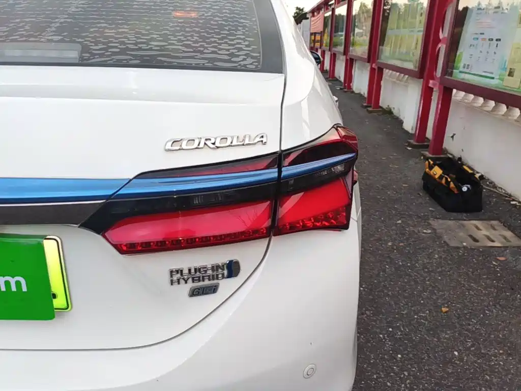 Toyota Corolla Hybrid — миниатюра 8
