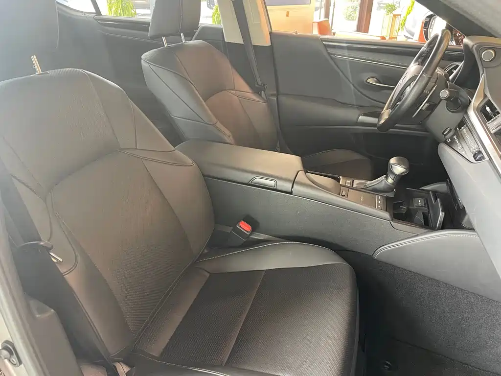 Lexus ES — миниатюра 7
