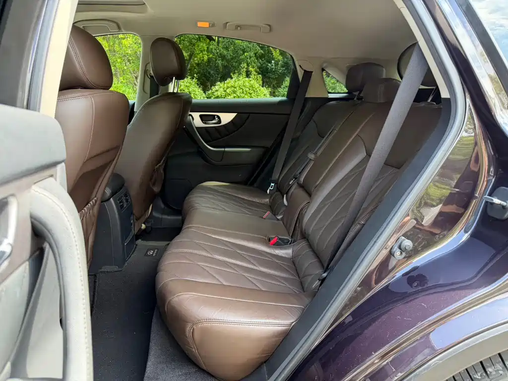 Infiniti QX70 — миниатюра 10