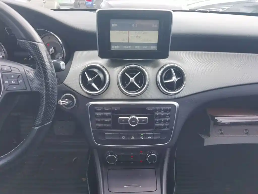 Mercedes-Benz GLA (Import) — миниатюра 13