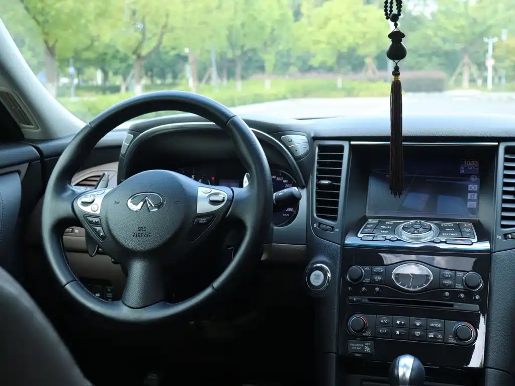 Infiniti QX70 — миниатюра 14