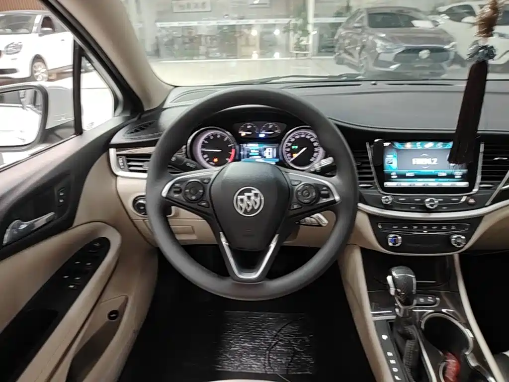 Buick Verano — миниатюра 11