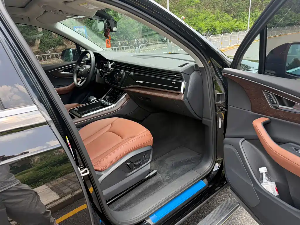 Audi Q7 2023 45 TFSI quattro S line Sport
