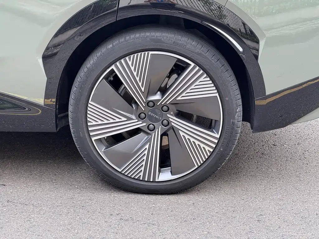 Lynk & Co 08 EM-P 2023 220km Halo
