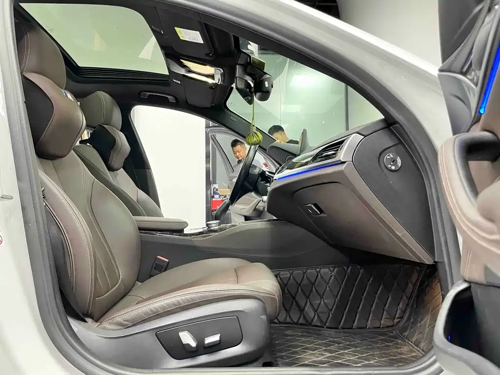 BMW 5 Series — миниатюра 6