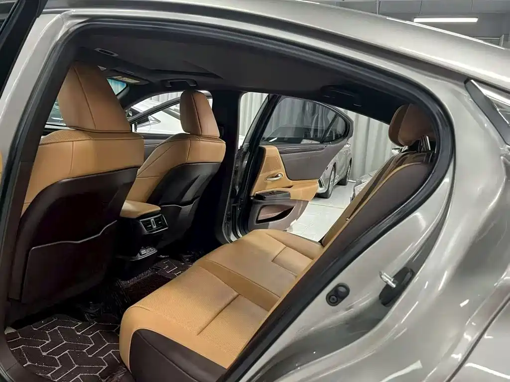 Lexus ES 2018 260 V