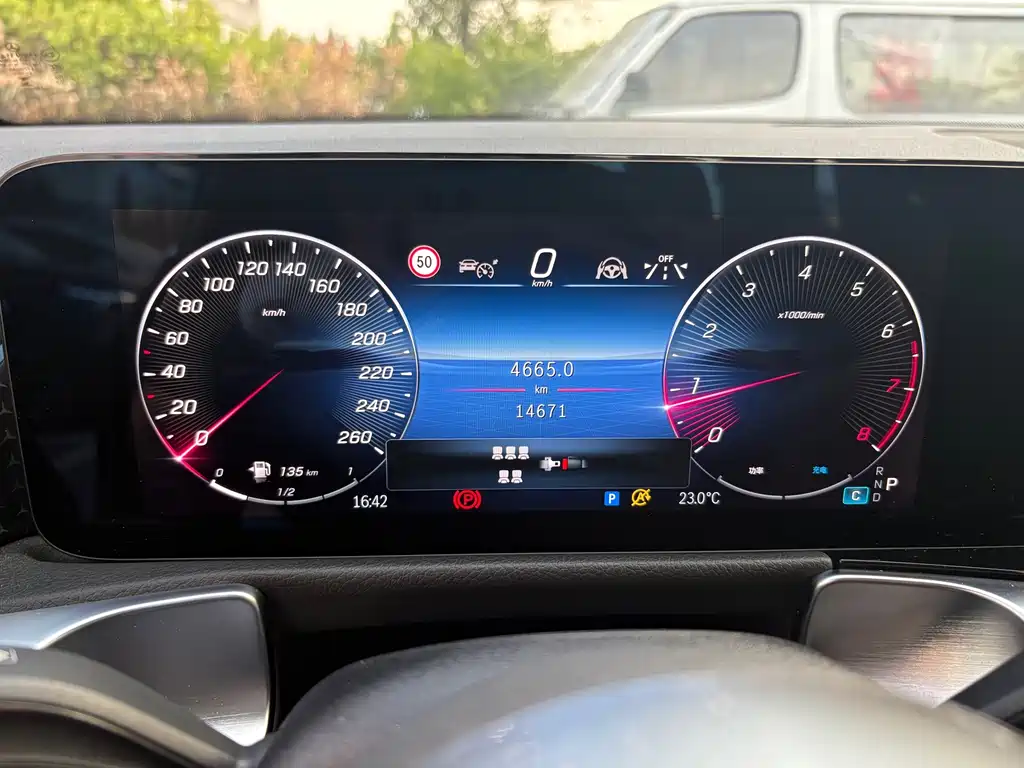 Mercedes-Benz GLB — миниатюра 11