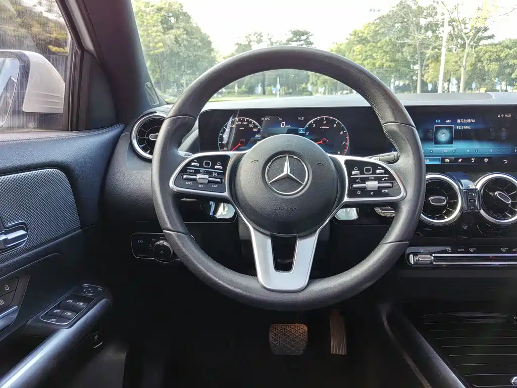 Mercedes-Benz GLA — миниатюра 30