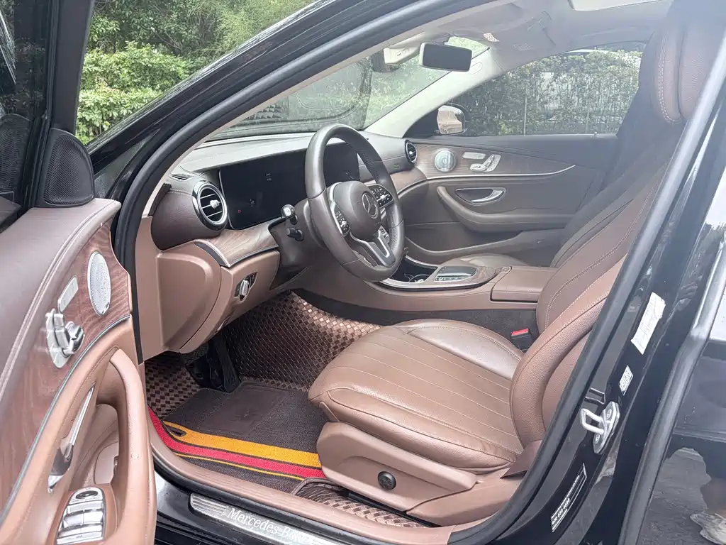 Mercedes-Benz E-Class — миниатюра 6