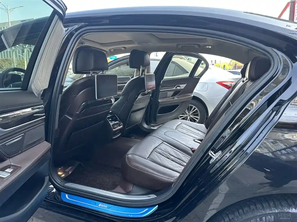 BMW 7 Series 7 2016 740Li Lead