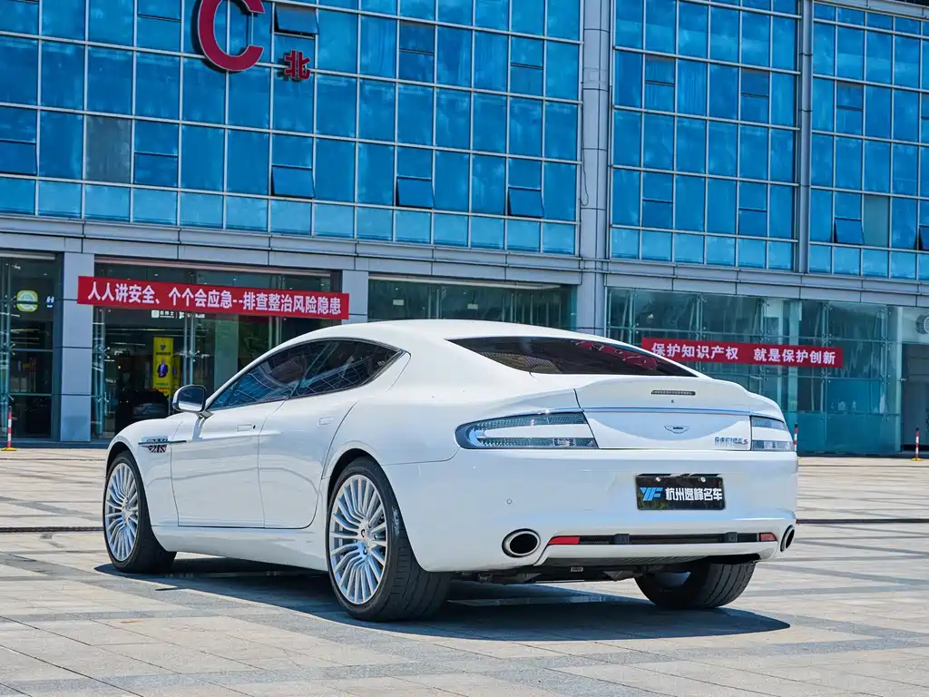 Aston Martin Rapide — миниатюра 7