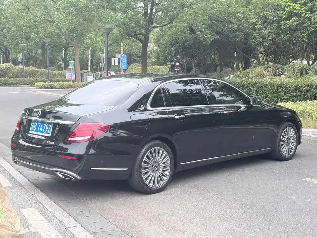 Mercedes-Benz E-Class — миниатюра 23