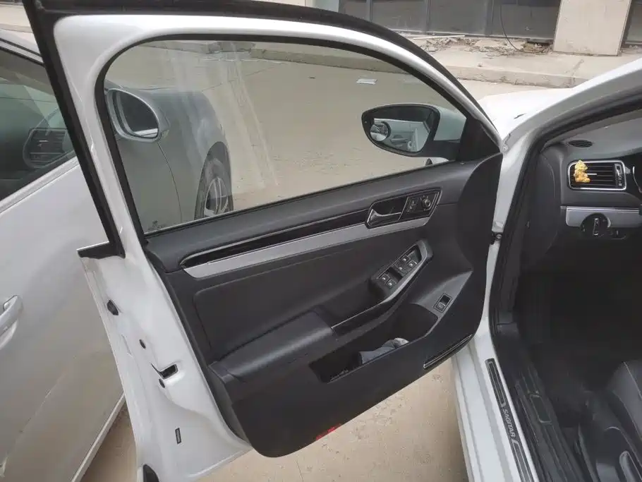 Volkswagen Sagitar — миниатюра 7