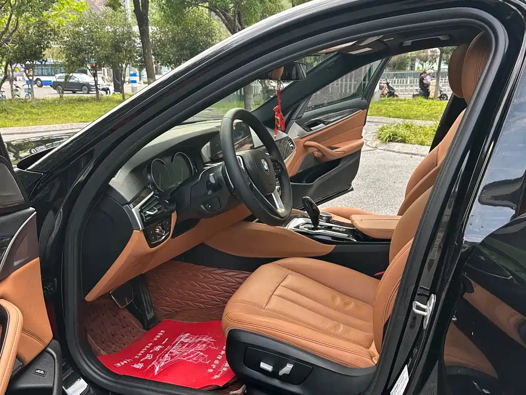 BMW 5 Series — миниатюра 9